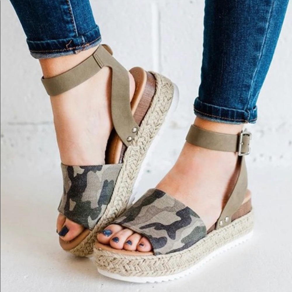 Khaki Camo Wedge